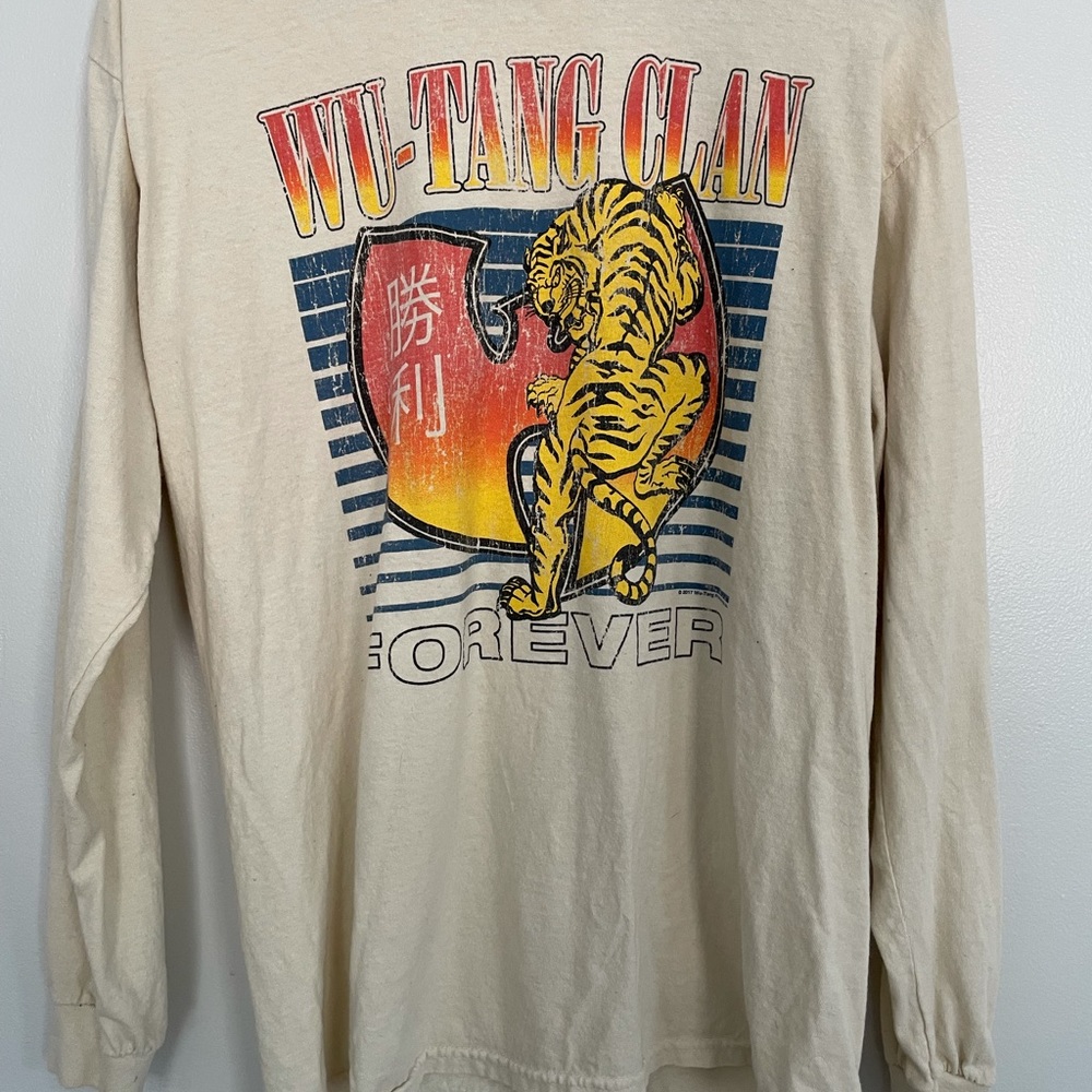 Urban outfitters Wu tang shirt size LG (worn once)